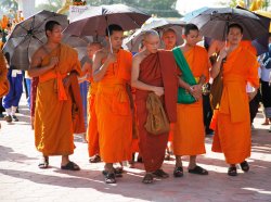 That Louang festival